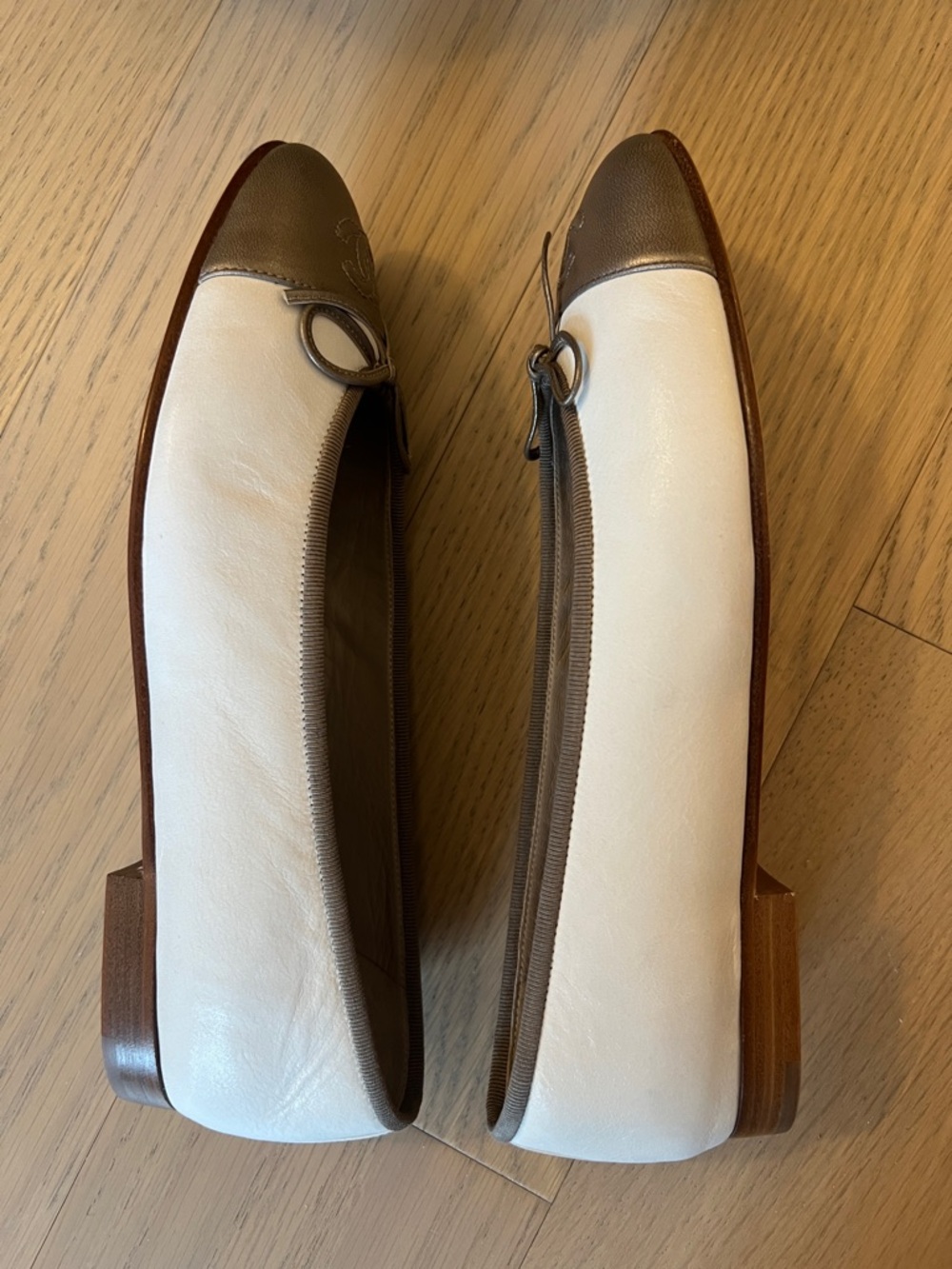 Chanel ballet flats white leather gold cap toe. (EU 38.5/US 8) - Picture 4 of 12